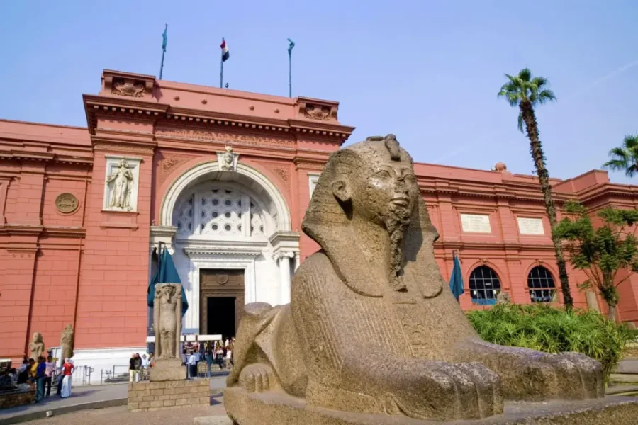 Private Cairo Day Tour: Pyramids, Sphinx, Museum & Nile Ride